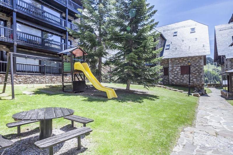 Luderna - Triplex Nin C2 Arenho Apartment Naut Aran Екстериор снимка