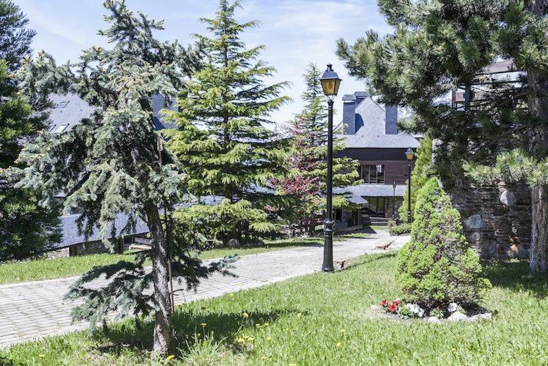 Luderna - Triplex Nin C2 Arenho Apartment Naut Aran Екстериор снимка